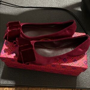 Elegant Tory Burch ballet Flats with Bow